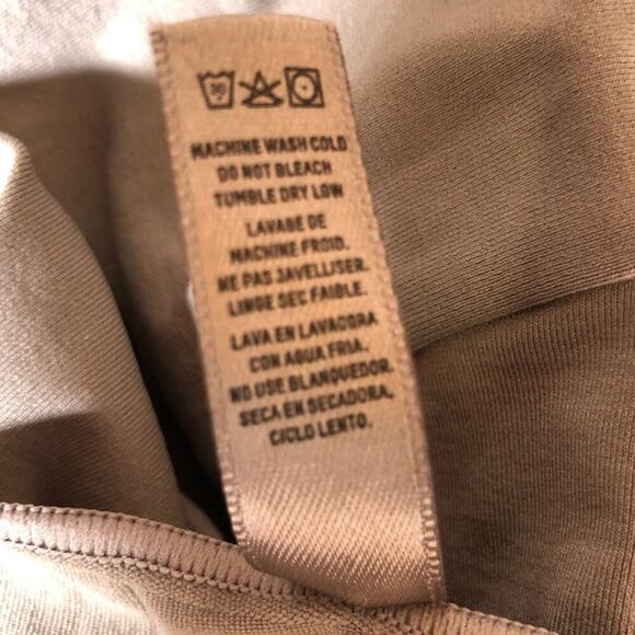 SKIMS Essential Bodysuit Crew Neck Long Sleeve Seamlesss Stretch  S/M - Picture 6 of 7